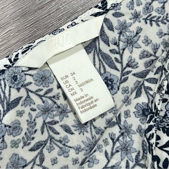 H&M Tie-Sleeve Floral-Print Navy Blue & white Shift dress - Picture 7 of 9